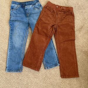 2 pair boys pants. Excellent condition. Sizes 4 and 4T
Gap and Jumping Beans.